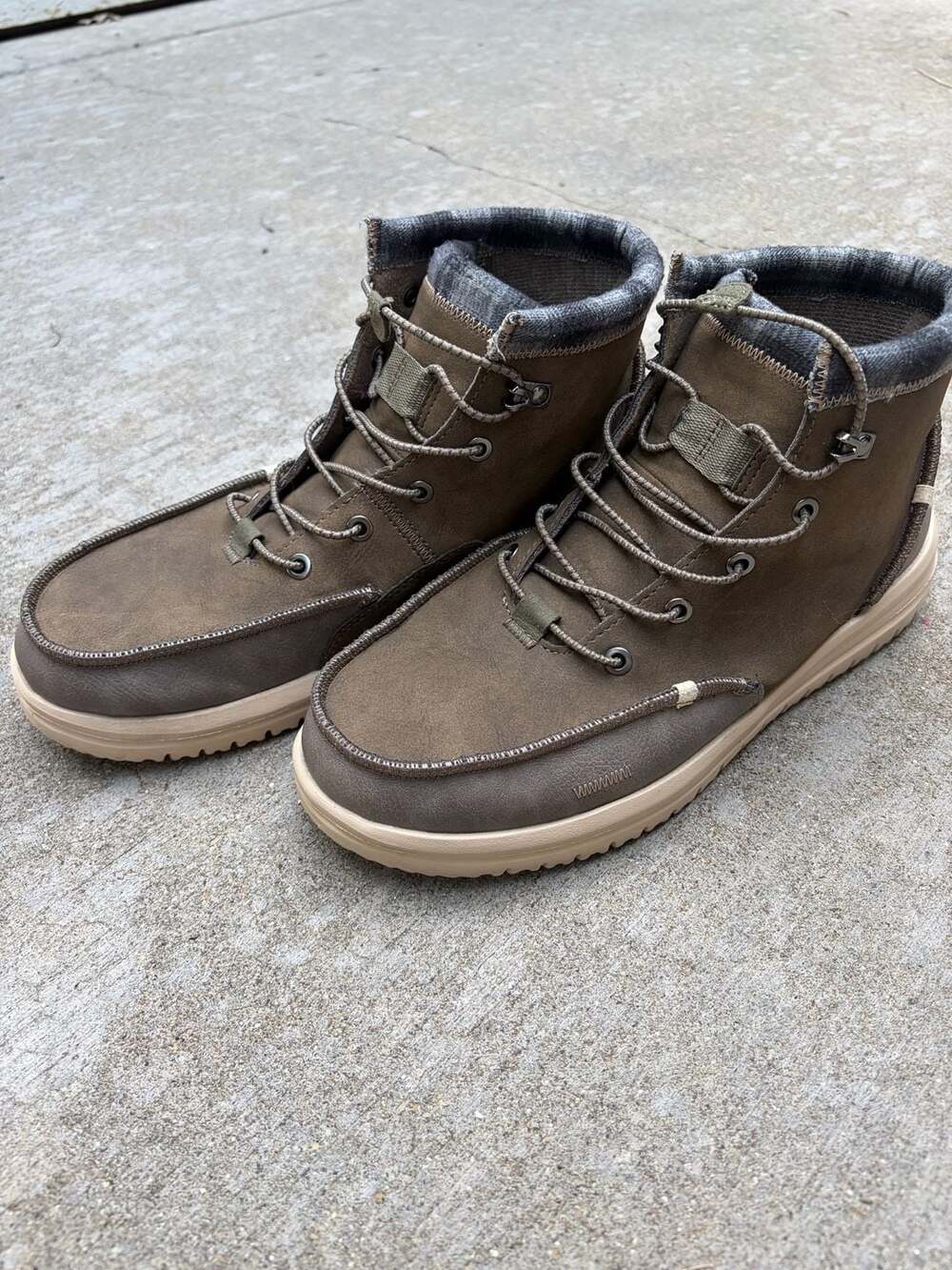 Hey Dude Men's Bradley Classic Boot Walnut Plaid Lined Chukka Boots